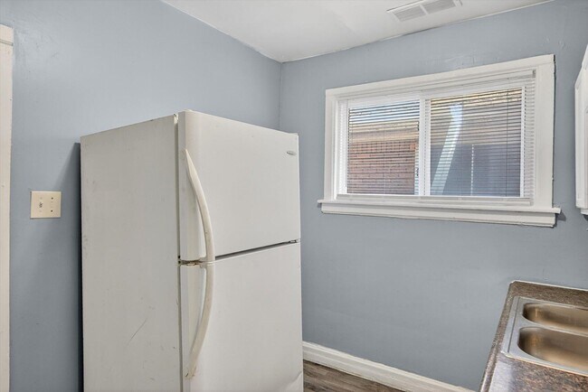 Building Photo - 3825 Waverly St
