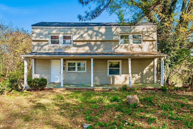 Building Photo - Inviting 3-Bedroom Home with Deck, Central...