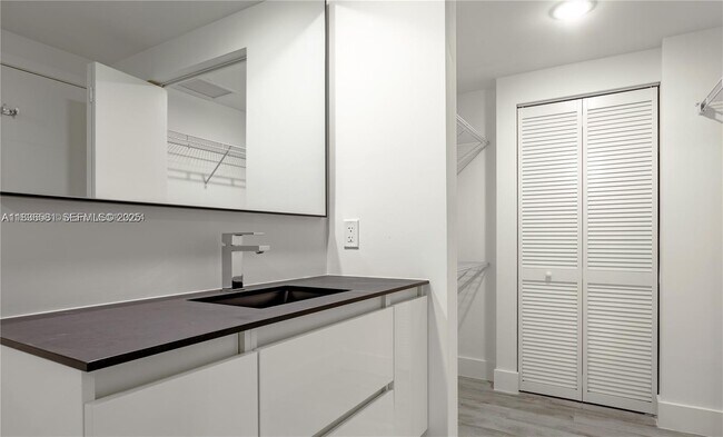 Building Photo - 4400 Sunrise Blvd