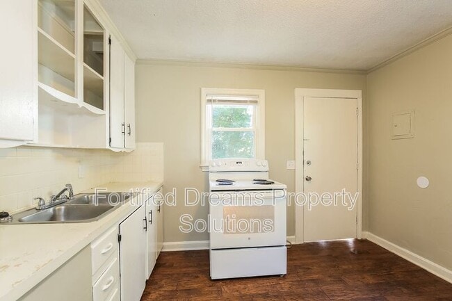 Building Photo - 1430 Marne St