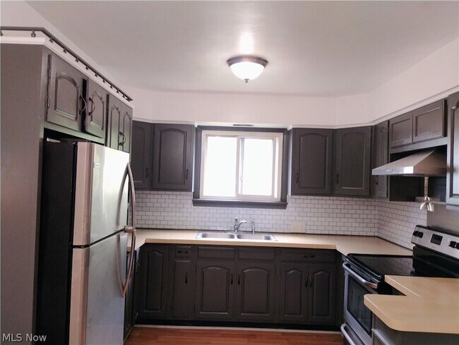Building Photo - 1514 Manhattan Ave