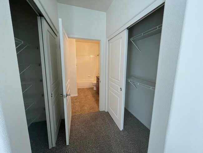 Building Photo - NEW CARPET AND PAINT, 2 bed/2 bath/ 1 CG/ ...