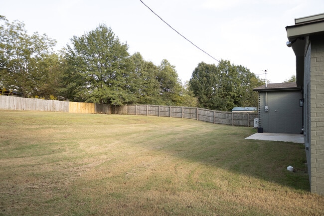 Building Photo - 902 Desoto Dr
