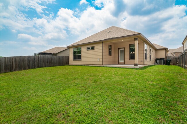 Building Photo - 120 Kat Garnet Dr