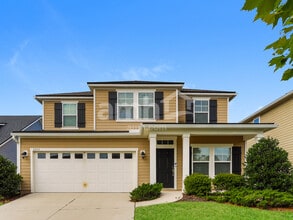 Building Photo - 3275 Roundabout Dr