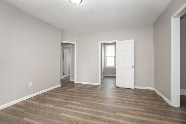 Building Photo - 3422 W 52nd St