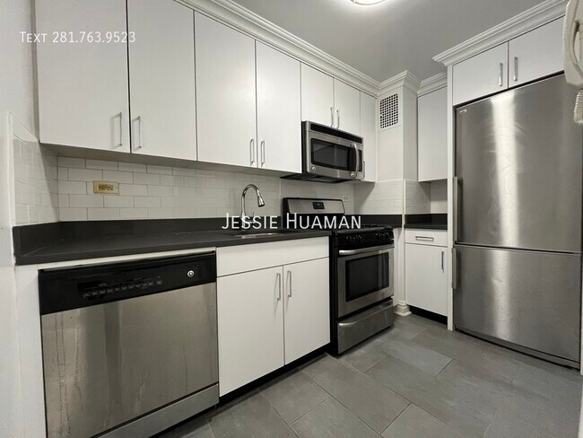 Building Photo - 96 Fifth Avenue -4CD
