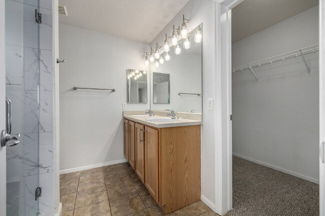 Building Photo - Lovely two bed two bath in Parker for rent