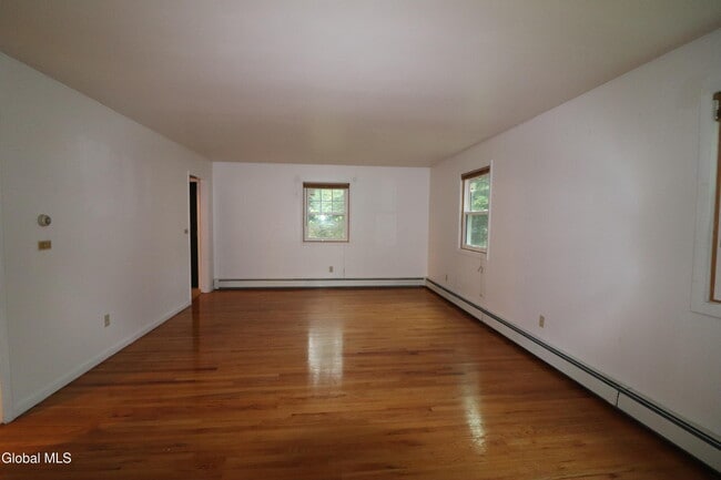 Building Photo - 8 Sweet Brier Dr