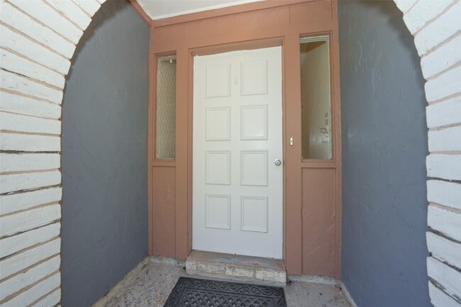 Building Photo - 5375 Little John Ln