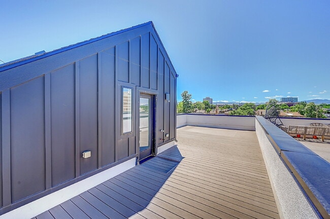 Building Photo - $3,400.00 - 2 Bedrooms, 3 Bathrooms, Townh...