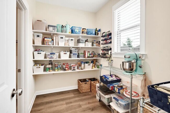 Building Photo - Custom Bartlett Home on Corner Lot with Mo...