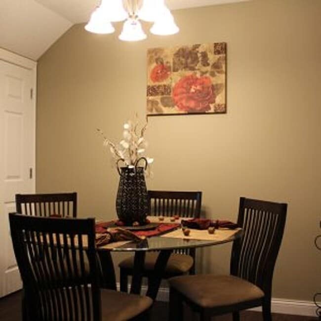 Building Photo - Luxury Townhome - HIGH END KITCHEN