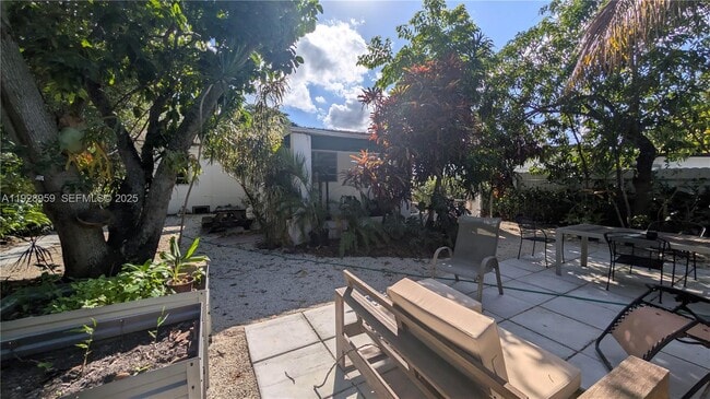 Building Photo - 1431 NW 26th St