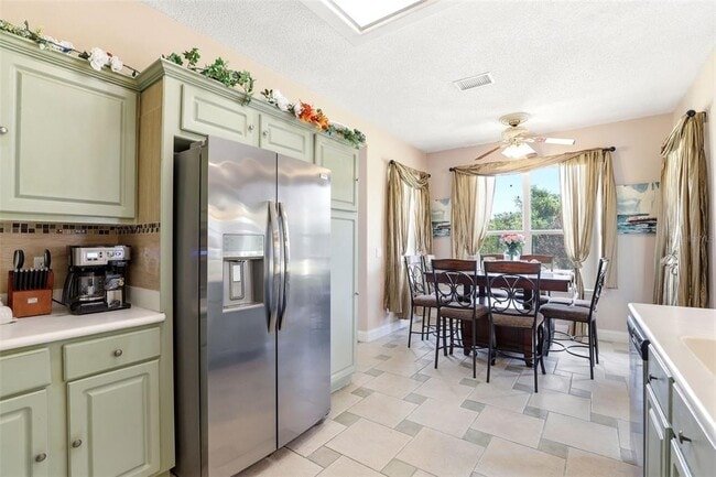 Building Photo - 824 Lake Biscayne Way