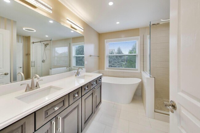 Building Photo - 501 Tuscany Dr