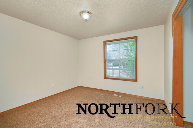 Building Photo - Comfortable Living with Room to Breathe