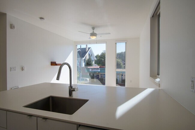 Building Photo - Modern 2nd Floor Studio with D/W & Washer/...