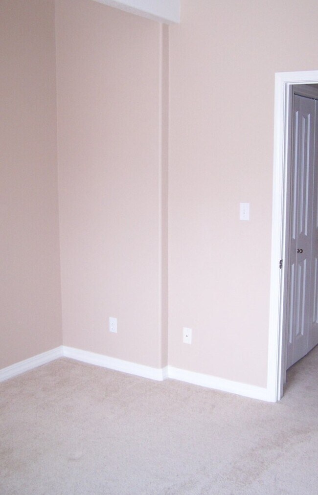 Building Photo - 2361 Craycroft Dr