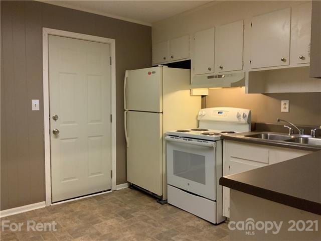 Building Photo - 2320 Woodbridge Dr