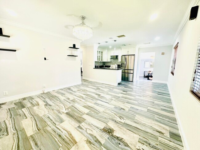 Building Photo - 1104 Neoga St