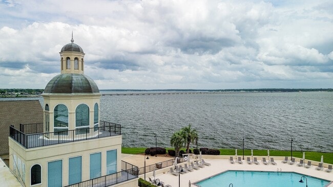 Building Photo - 241 Blue Hill Dr