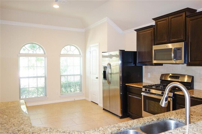 Building Photo - 3745 Bainbridge St