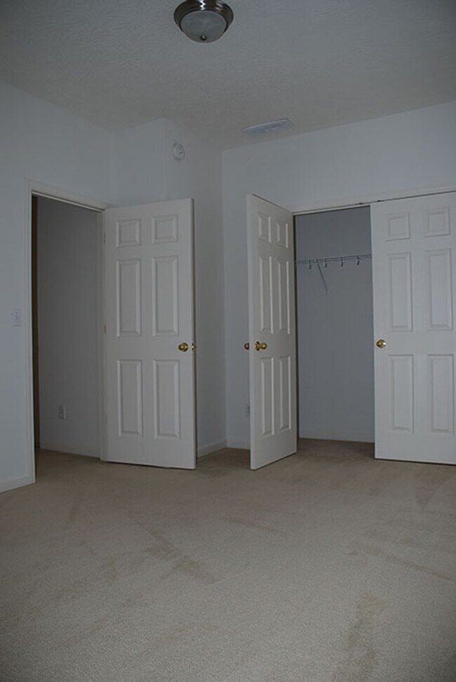 Building Photo - 3 bedroom/2 bath Home GREAT location!!! Available 9/1/2026!!