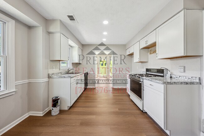 Building Photo - 6315 Dupree Dr