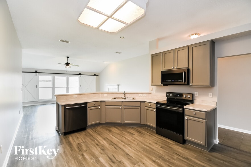 Building Photo - 1845 Northglen Cir