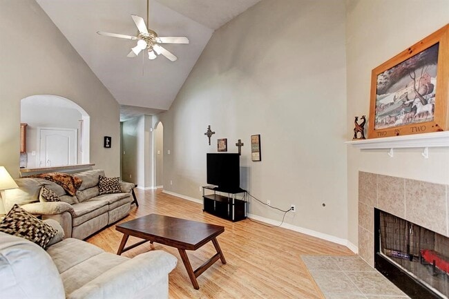 Primary Photo - 9211 Hidden Lake E Dr