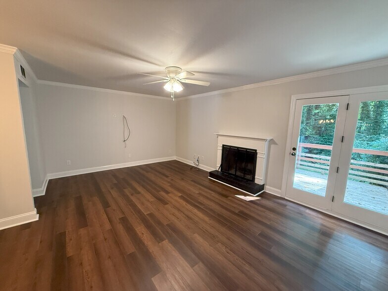 Building Photo - 1337 Springlawn Ct
