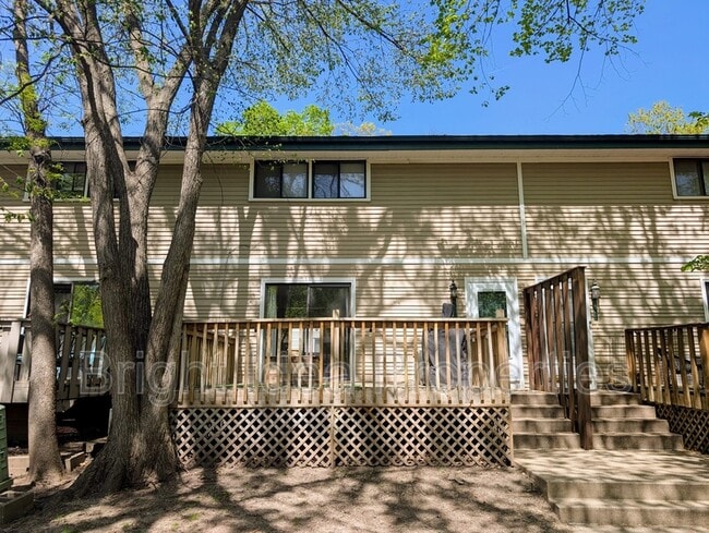 Building Photo - 2710 Upland Ln N