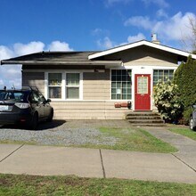 Building Photo - 3 & 4 Bedroom Units Just Steps from WWU
