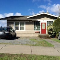 Building Photo - 3 & 4 Bedroom Units Just Steps from WWU