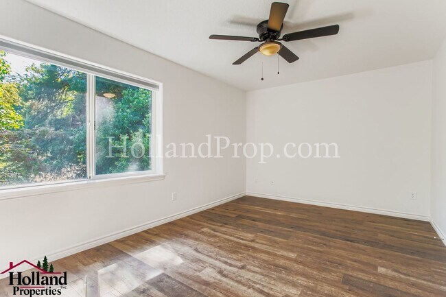 Building Photo - Elegant 3-Bedroom Home Steps from Nature