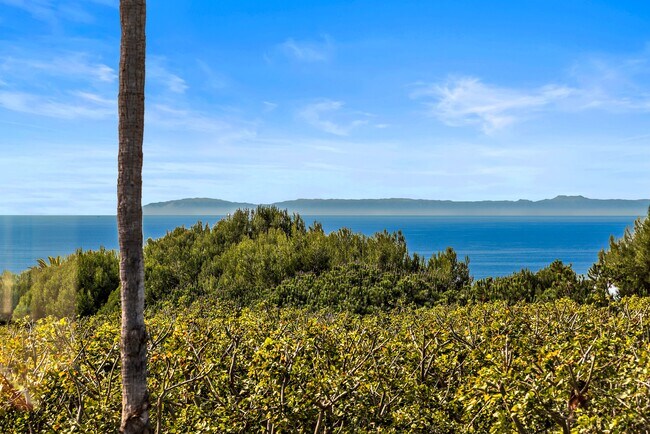 Building Photo - 84 Sidney Bay Dr