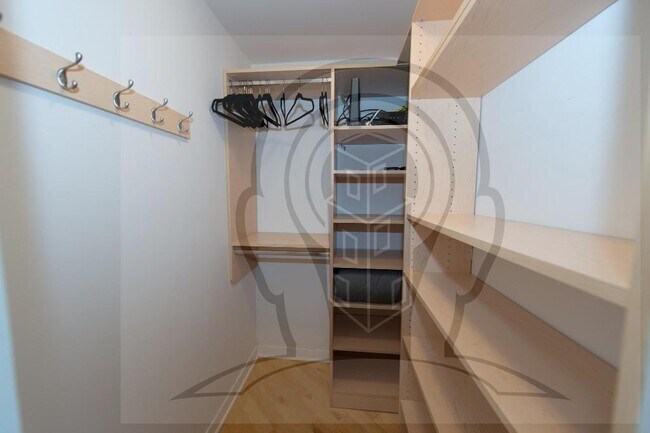 Building Photo - Stunning 46th Floor, 2 bedroom condo, right on the Chicago River