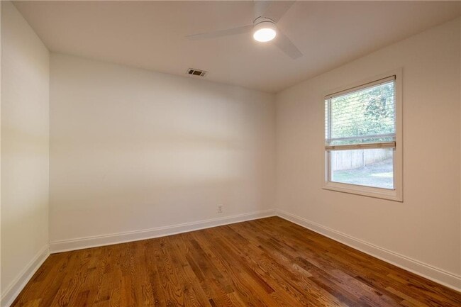 Building Photo - 2071 Miriam Ln