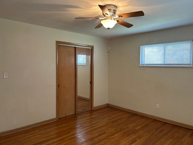 Building Photo - Brick Ranch for Rent in Highland  HTS close to the freeway