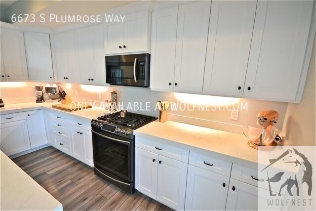 Building Photo - No Deposit Option! Ravishing 3 Bedroom Tay...