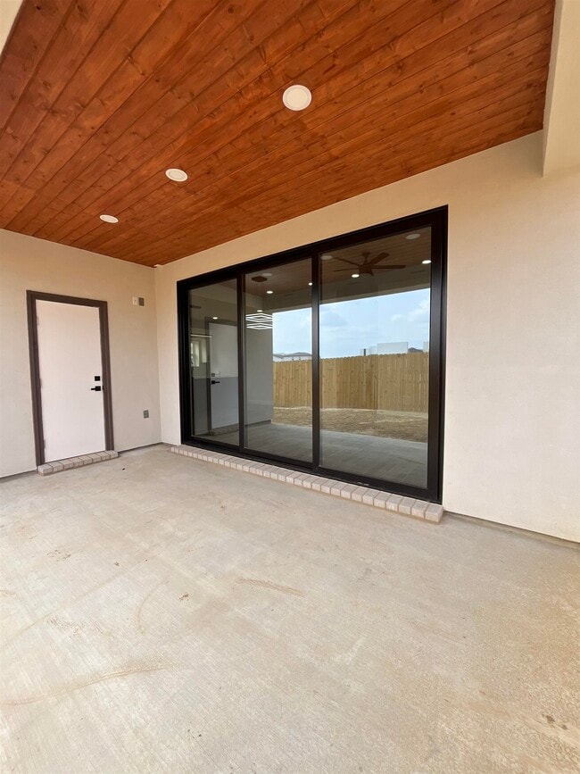 Building Photo - 5731 Beefalo Ln
