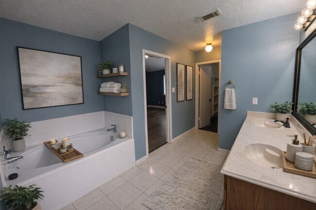 Building Photo - 14619 Golden Cypress Ln