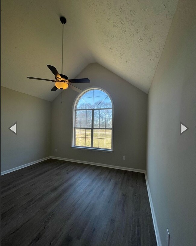 Building Photo - Spring Hollow Drive in Deatsville in Quiet...
