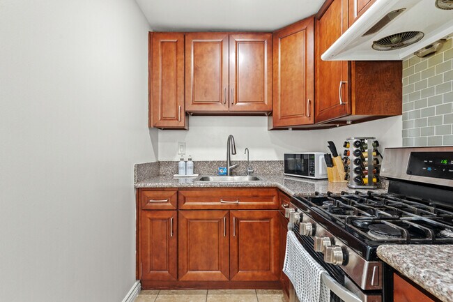 Building Photo - Fully Furnished 2BR Home w/ Private Entry ...