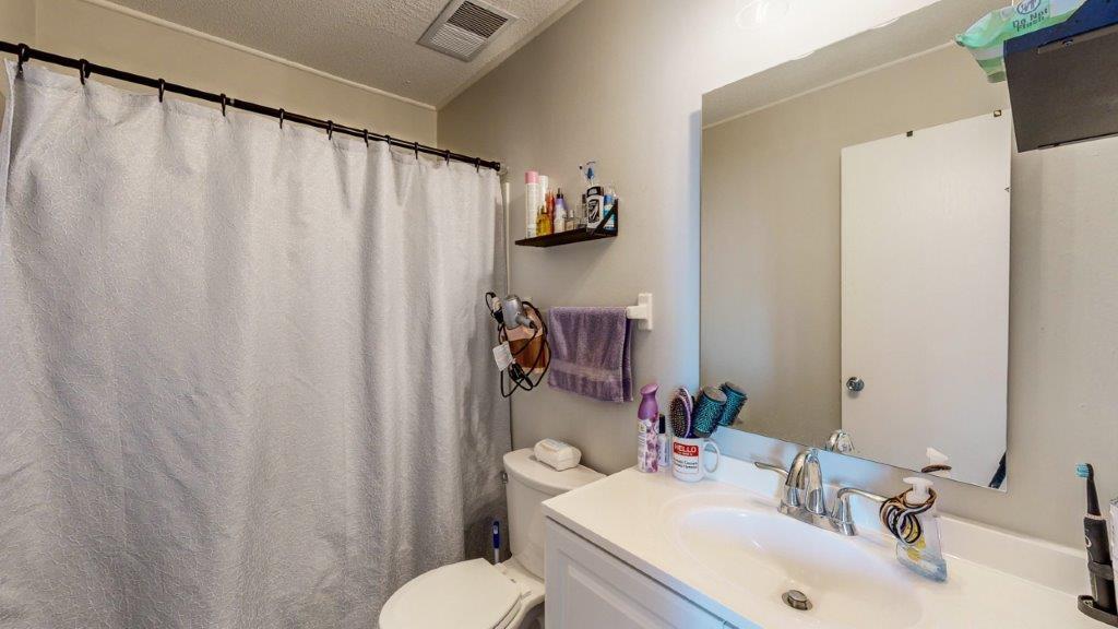 Bathroom -Full - 2114 Valleyhigh Dr NW