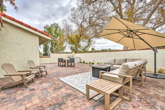 Building Photo - 7833 E Foxmore Ln