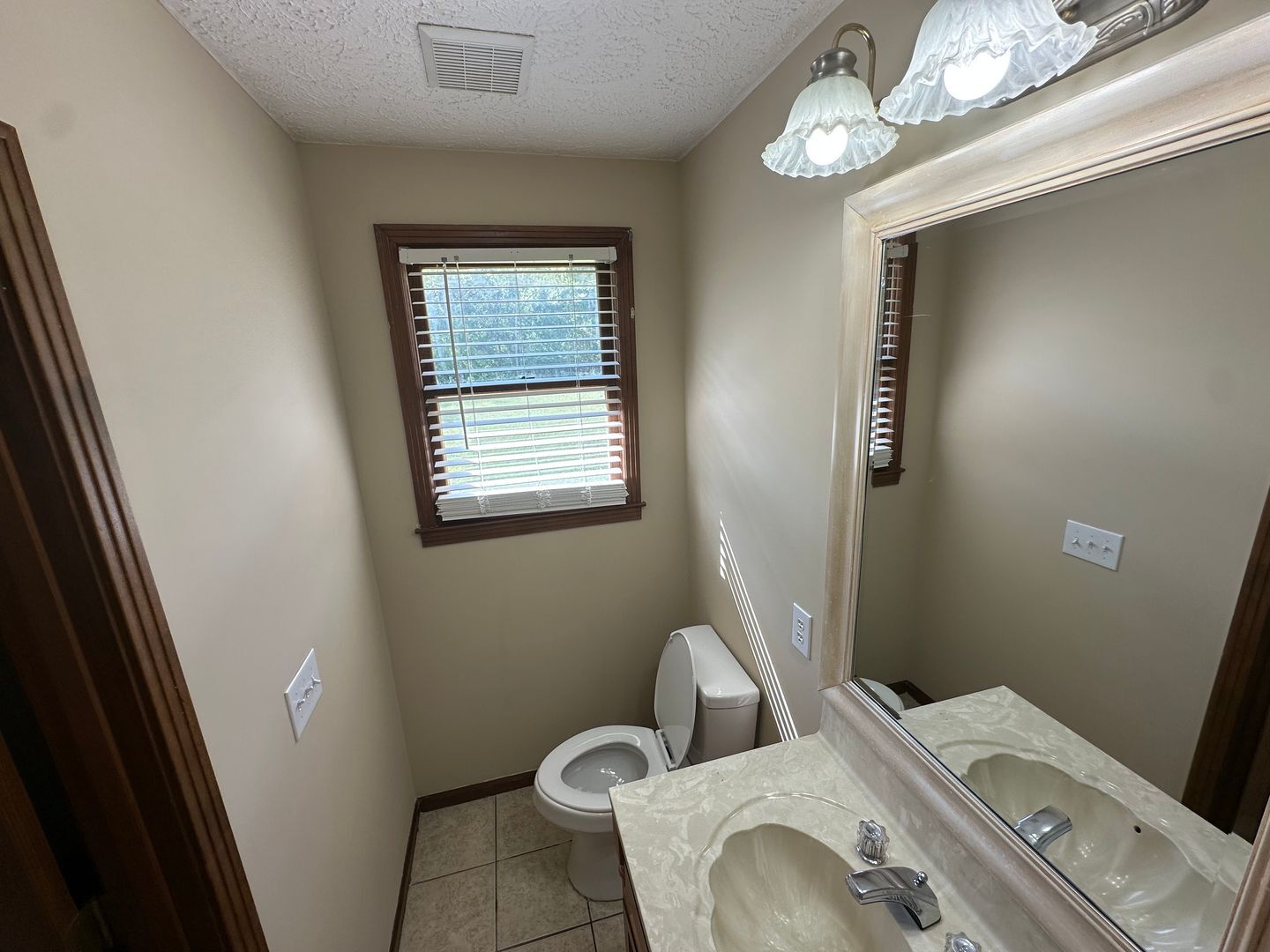 Building Photo - 341 Hickory Dr