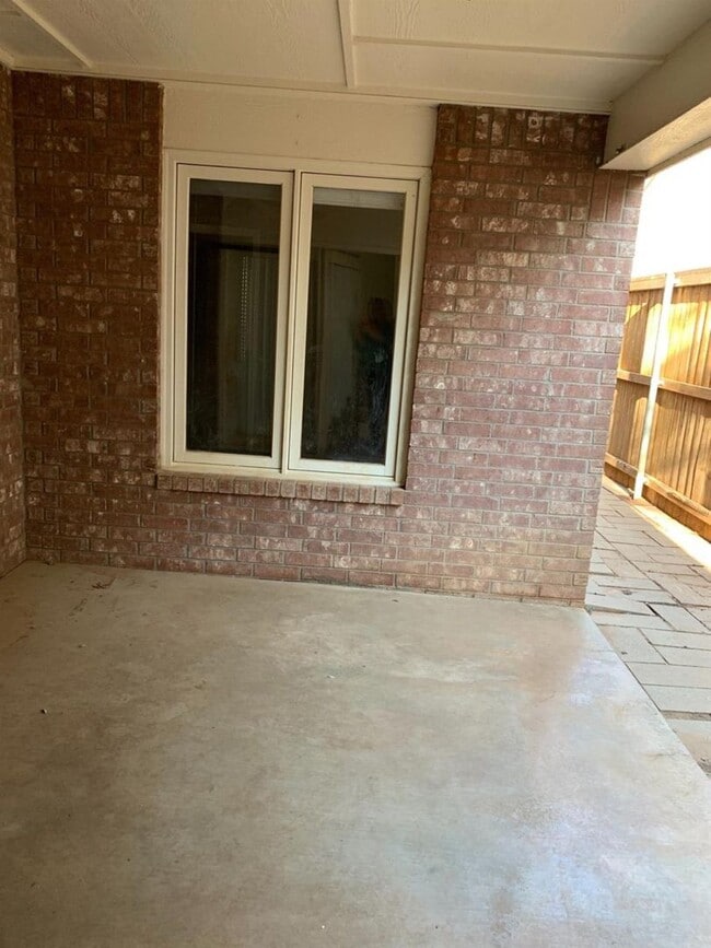 Building Photo - Townhome 2/2