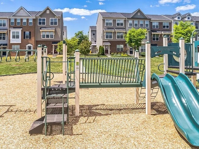 Building Photo - 1137 Red Hawk Way